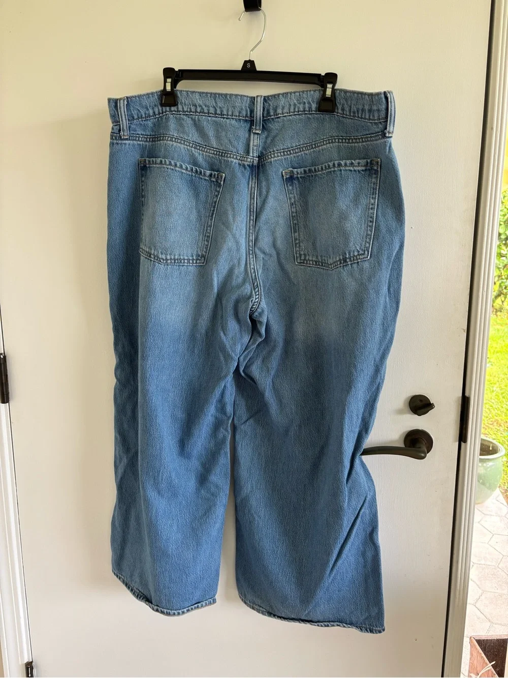 Old Navy mid rise baggy wide leg jeans - Picture 2 of 4